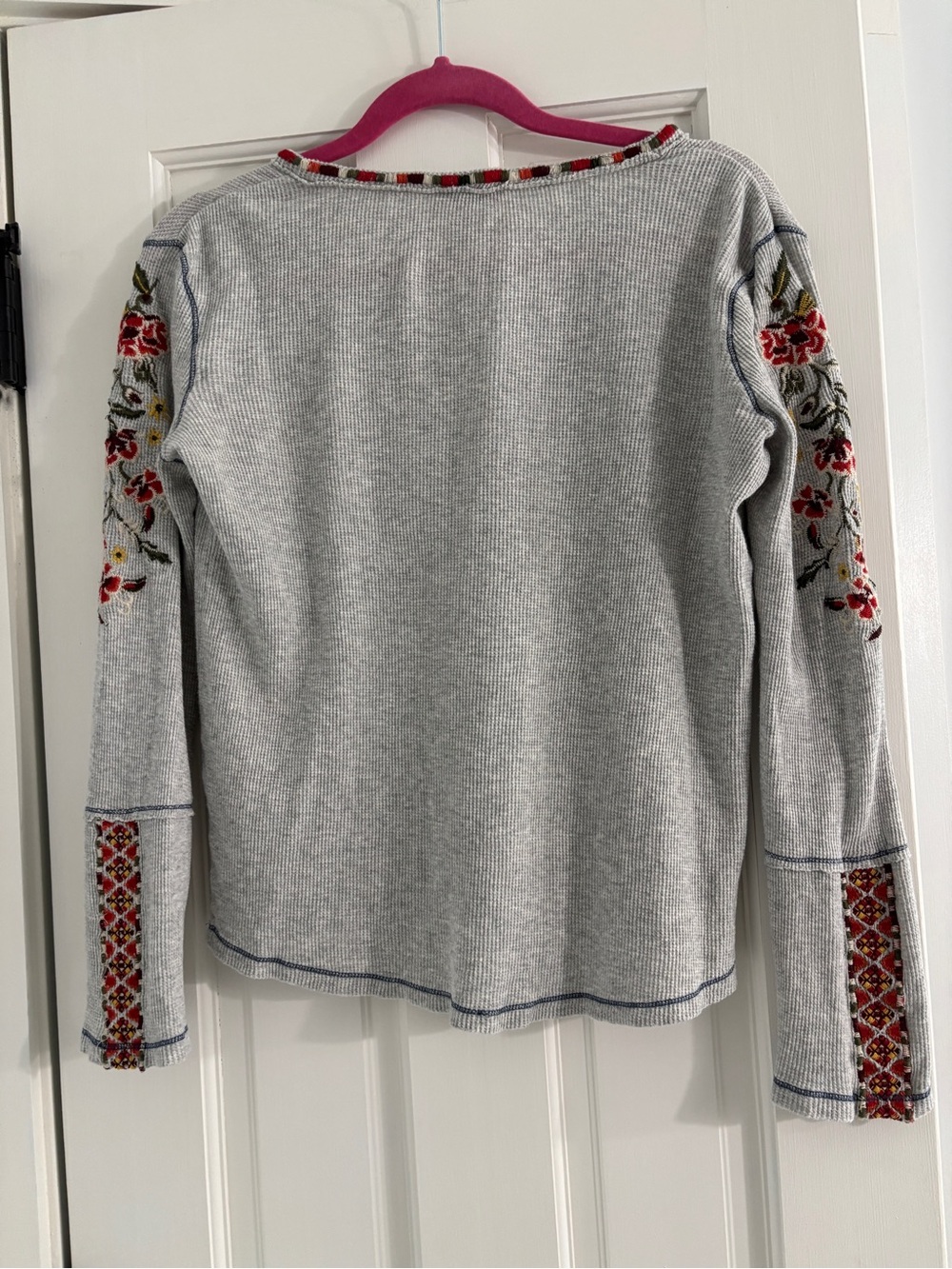 Sundance Embroidered Thermal Top Gray - Size Medium - Picture 2 of 8